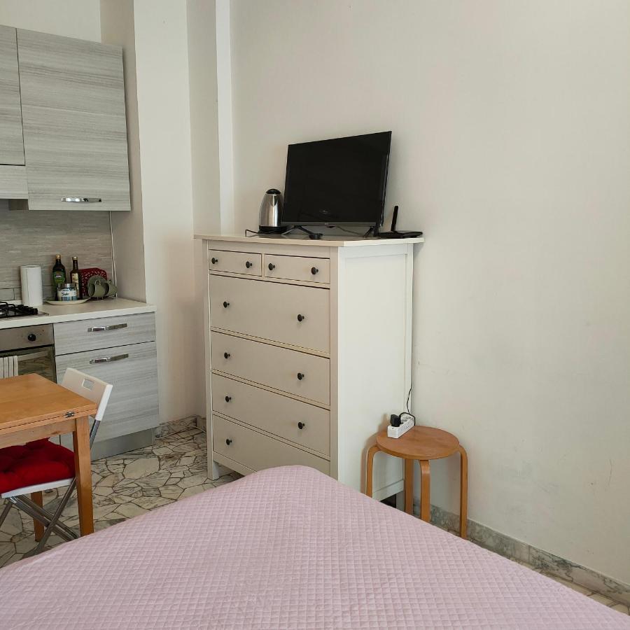 Anto Aircon Studio Monolocale A 15 Min Dal Centro 米兰 外观 照片